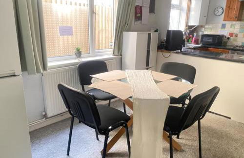 Balmoral House - Holiday Home - Photo 21