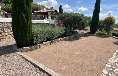 Villa La Genestière - Familienoase und Golfertraum mit Infinity-Pool und 180-Grad-Panoramablick bis zum Meer - Foto 73