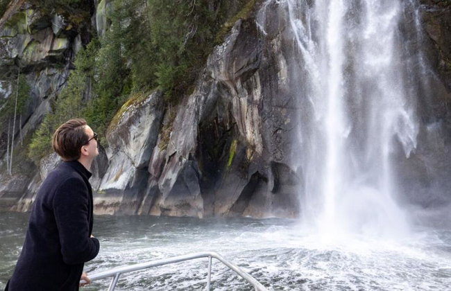 Spring Bear and Water Fall Tour - Foto 1