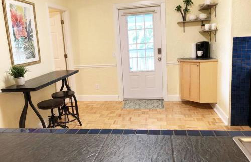 2 Bedroom Apt Overlooking Dunedin Town Square NO KIDS, NO PETS - Photo 25