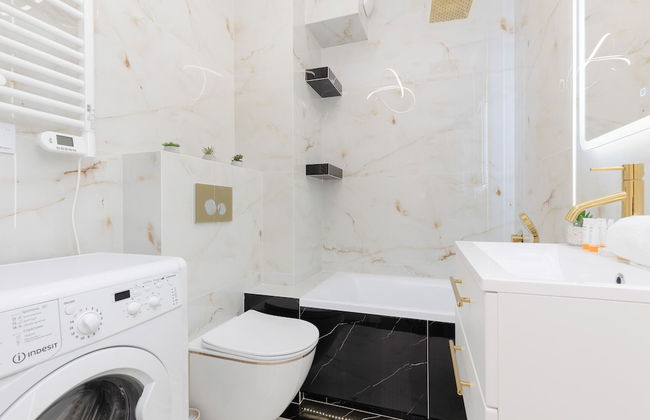 Glamour Studio by Renters Prestige - Photo 21