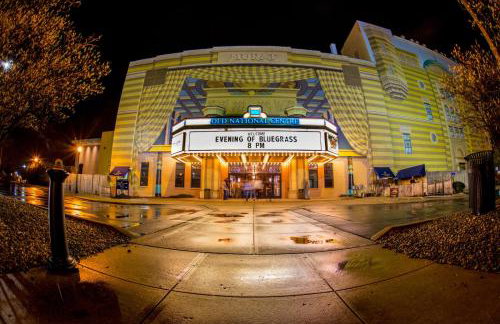 Corner view close to Gainsbridge and Lucas Oil - Foto 5