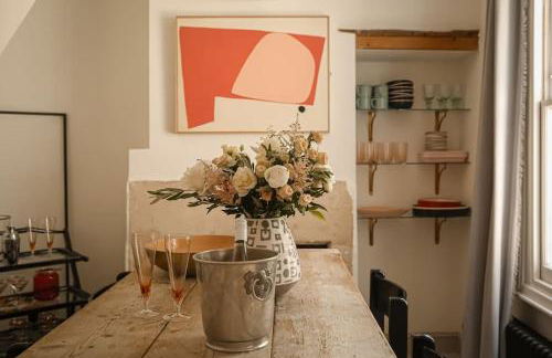 Primrose Cottage - Two Bed Cottage with Private Courtyard & Nearby Parking - Foto 13