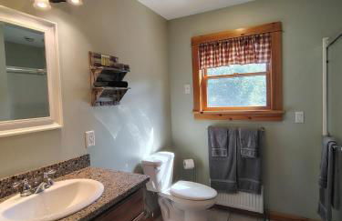 Impressive Cabin Rental for Large Groups in Au Sable Forks, New York - Foto 17