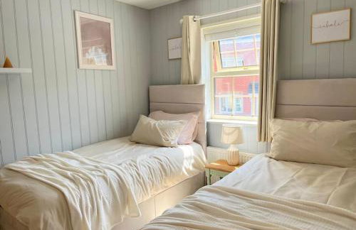 Artistic, Bright & Spacious 3 Bedroom Home - Foto 32