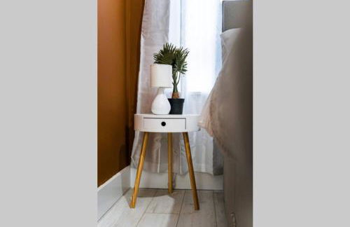 Cheerful 2 Bedroom Homely Apartment, Sleeps 4 Guest Comfy, 1x Double Bed, 2x Single Beds, Free Parking, Free WiFi, Suitable For Business, Leisure Guest, Contractors, QE Hospital, Glasgow, Near Airport & City Centre, Perfect For Common Wealth Games 2026 - Foto 12