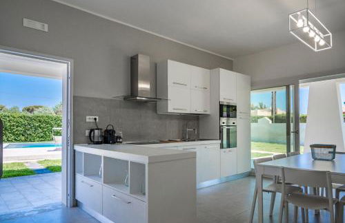 Direzione Sud - Fontane Bianche - Foto 4