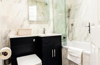 Charming Home in Bromsgrove - Perfect for Groups - Foto 29