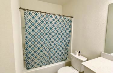 Cozy Modern Retreat, Comfortable and Spacious - Foto 15