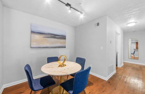 Modern Sapphire Sanctuary near Braves Stadium - Foto 13