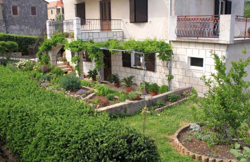 Apartments with parking space Vrisnik, Hvar - 8733 - Foto 8