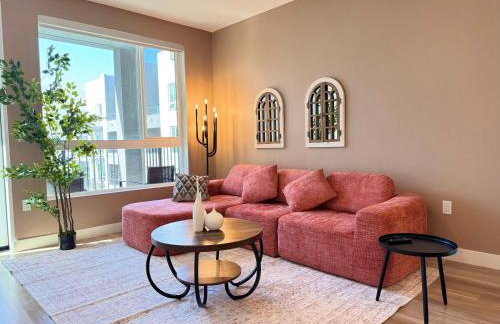 Modern Oasis 10 Min from Disneyland With Pool & GYM - Foto 1