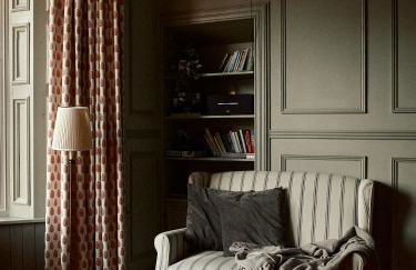 Jameswood Villa - Photo 1