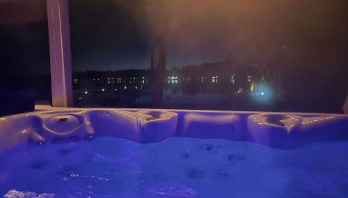 Lux Lakefront Estate, Sandy Beach, Hot Tub, Sauna, Dock, Treehouse & Deck - Foto 3