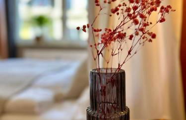 FeelsLikeHome - Urbane Altbauwohnung mit Dachterasse& Parkplatz - Foto 21