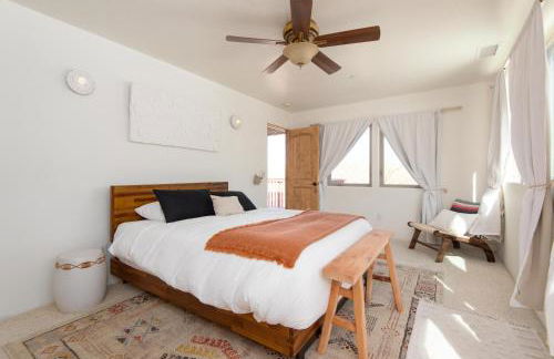 Desert Lily - Sunrise Suite with private hot tub and shared pool - Foto 11