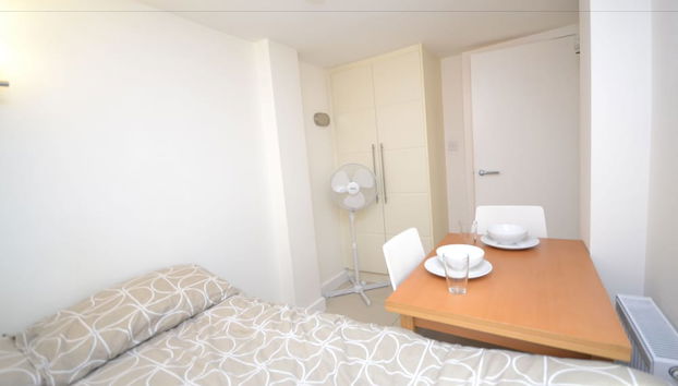 SS Property Hub - Studio near Hyde Park Paddington - Foto 3, Servicio de comidas en la habitación