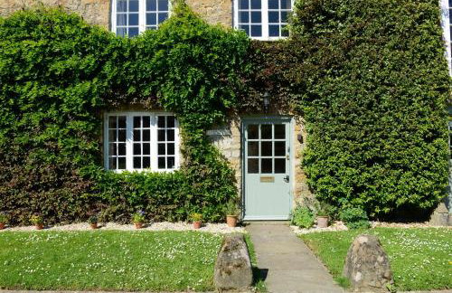 Laverstock Cottage - Photo 1