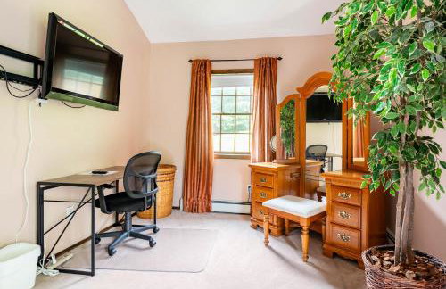 Bethel Woods Retreat - wPool, Hot Tub & Arcade! - Foto 9