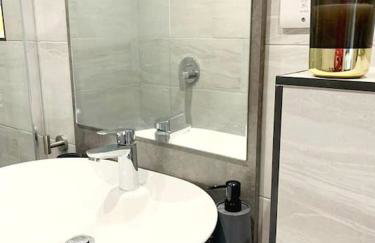 Stunning 1-bedroom annexe flat with own entrance near London - Photo 17