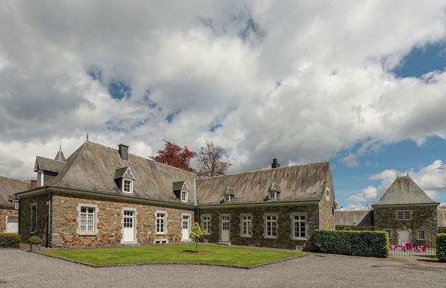 Le Hameau du Chateau - Elegance and Serenity - Photo 34