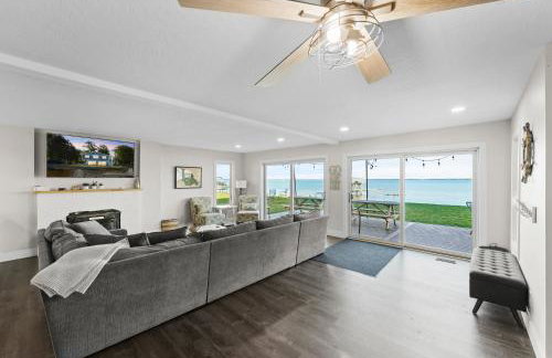 Lakefront - Spacious Family Getaway with Dock! - Foto 8