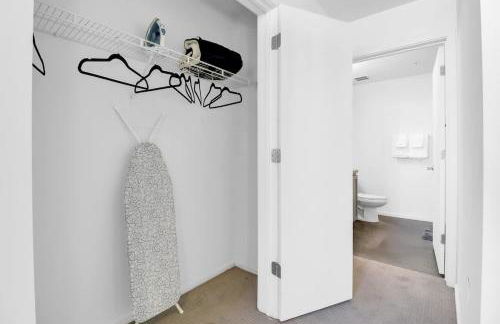 Centric 2BR In HEART of DTPHX Free Garage Parking - Foto 22