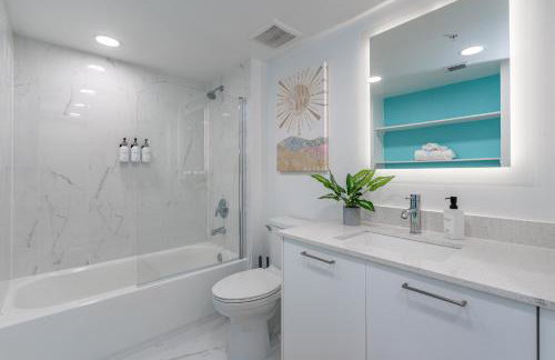 Resort-Style 1 Bed Condo with Pool Parking Rooftop & Gym - Foto 21