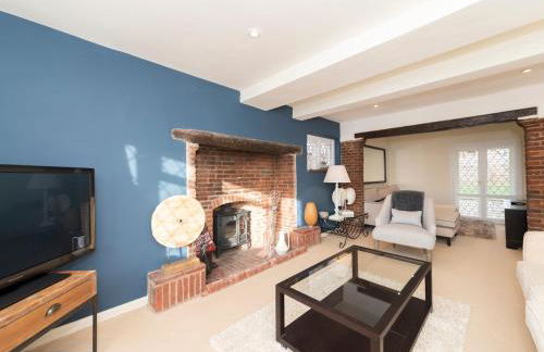 Luxurious Country House with Cinema Games Room - Pass the Keys - Photo 4