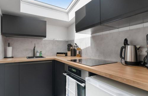 DG - Einfach aber sehr komfortabel - Wohnung für bis zu 12 Personen - Gruppen, Messe, Monteure, Studenten - Voll ausgestattet - 3 Smart-TV 55 Zoll Netflix, 1000 Mbit WLAN, voll ausgestattete Küche - Foto 18