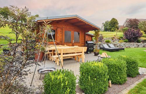 Natur-Design "Platzhirsch Sauerland" - Sauna, Kamin, Balkon, Garten, Hütte, Grill - Foto 3