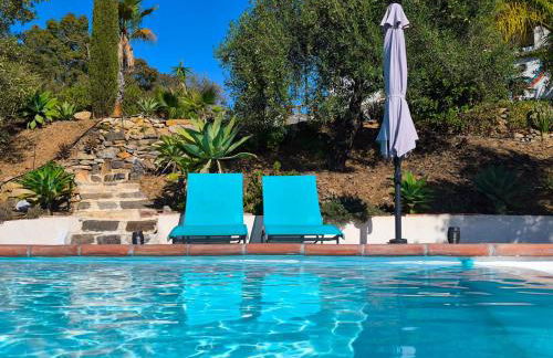 Künstlerhaus Finca Madreselva mit atemberaubenden Weitblick mit Infinitypool, kleinen Teichen und vielen Sitzplätzen in Tolox Malaga im Nationalpark Sierra de las Nieves, ideal für Entspannung, aber auch zum Wandern - Foto 44