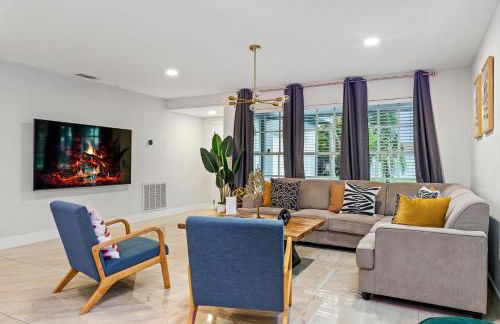 Waterfront Oasis Escape with 7 Seats Hot Tub! - Foto 18