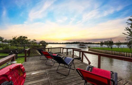 Lakefront Retreat Sleeps 15 Starlink Internet - Foto 17