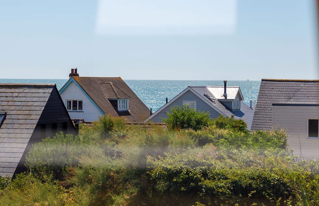 Gorgeous Home for 12 - Walk to Beach - Sea View - Photo 2