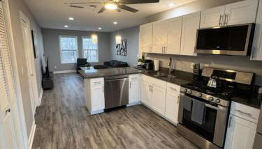 Spacious 2BR Apt with Balcony and 2 King Beds Sleeps 6 - Foto 4