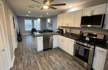 Spacious 2BR Apt with Balcony and 2 King Beds Sleeps 6 - Foto 4