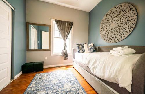 Charming Fountain Square Home 2 Bedroom BBQ Family Friendly - Foto 6