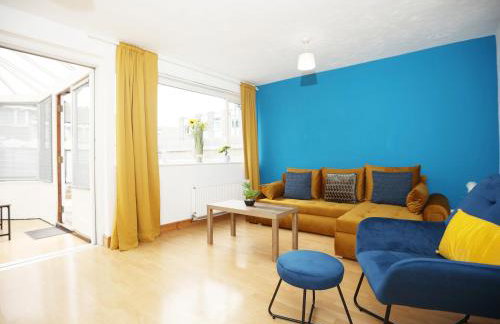 Gainsborough Place By N And N Stays Ltd, Perfect Location for Contractors and Corporate stays, Close to Cardiff Bay Area, Private Parking and fast Wifi - Foto 1