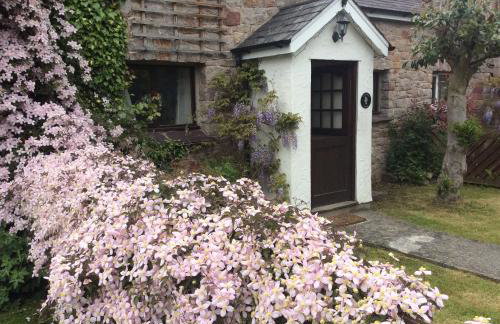 Sycamore Cottage - Photo 2