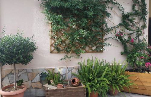 Violet Bedroom and Apartment - Photo 53