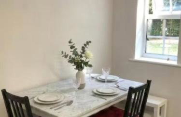 Modern Cosy York City Apartment with Free Parking - Photo 4