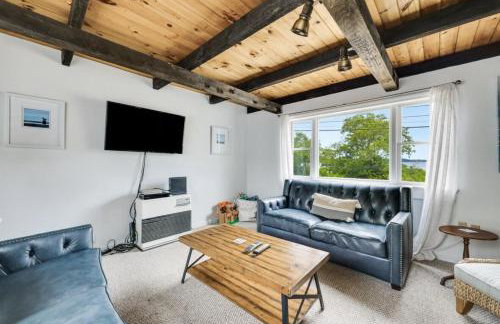 Family Lakeside Escape with Private Beach and Calm Waters - Foto 13