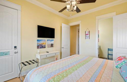 BEACHFRONT with DECK Hot Tub and View and Cargo Lift Sleeps 14 - Foto 34