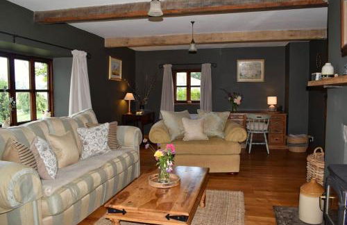 Luxury Spacious Country Home w/ Mountain Views - Photo 15