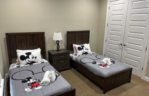 Luxury Mansion Pool Hot Tub Theater Outdoor Kitchen BBQ GM RM 2 Miles Disney - Foto 45