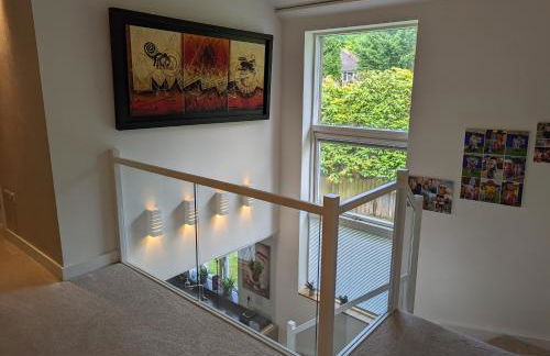 Unique, Spacious, Self-Built Eco Home with huge garden and movie room - Photo 40