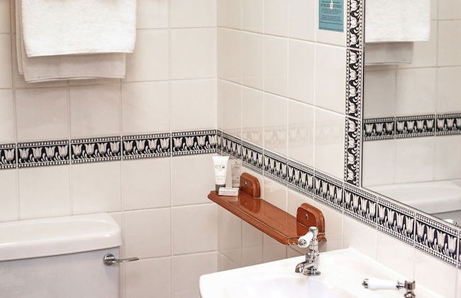 Trivelles Waterhall Country Hotel - Gatwick - Photo 43