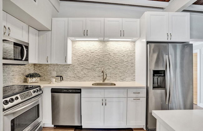 5BR with Heated Pool 5 min to Beach - Photo 19