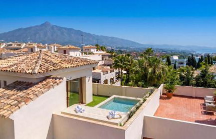 VACATION MARBELLA I Private HEATED Swimming pool, Walking distance to Puerto Banus, Security 24-7, BBQ, Pool Table, WiFi - Foto 27